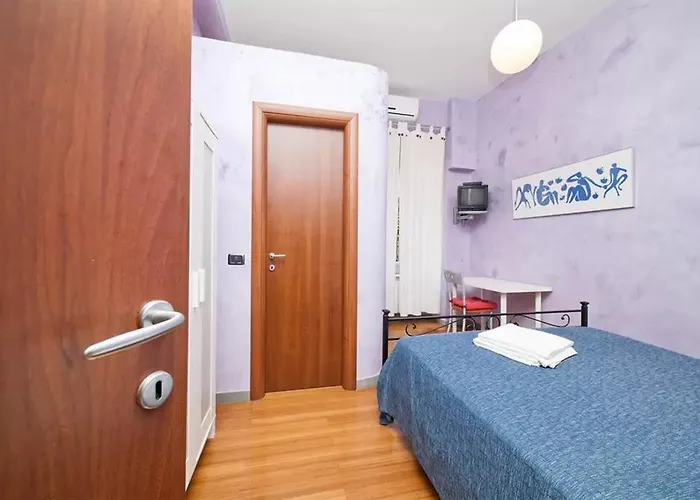 לינה וארוחת בוקר Domusamor Colosseo רומא